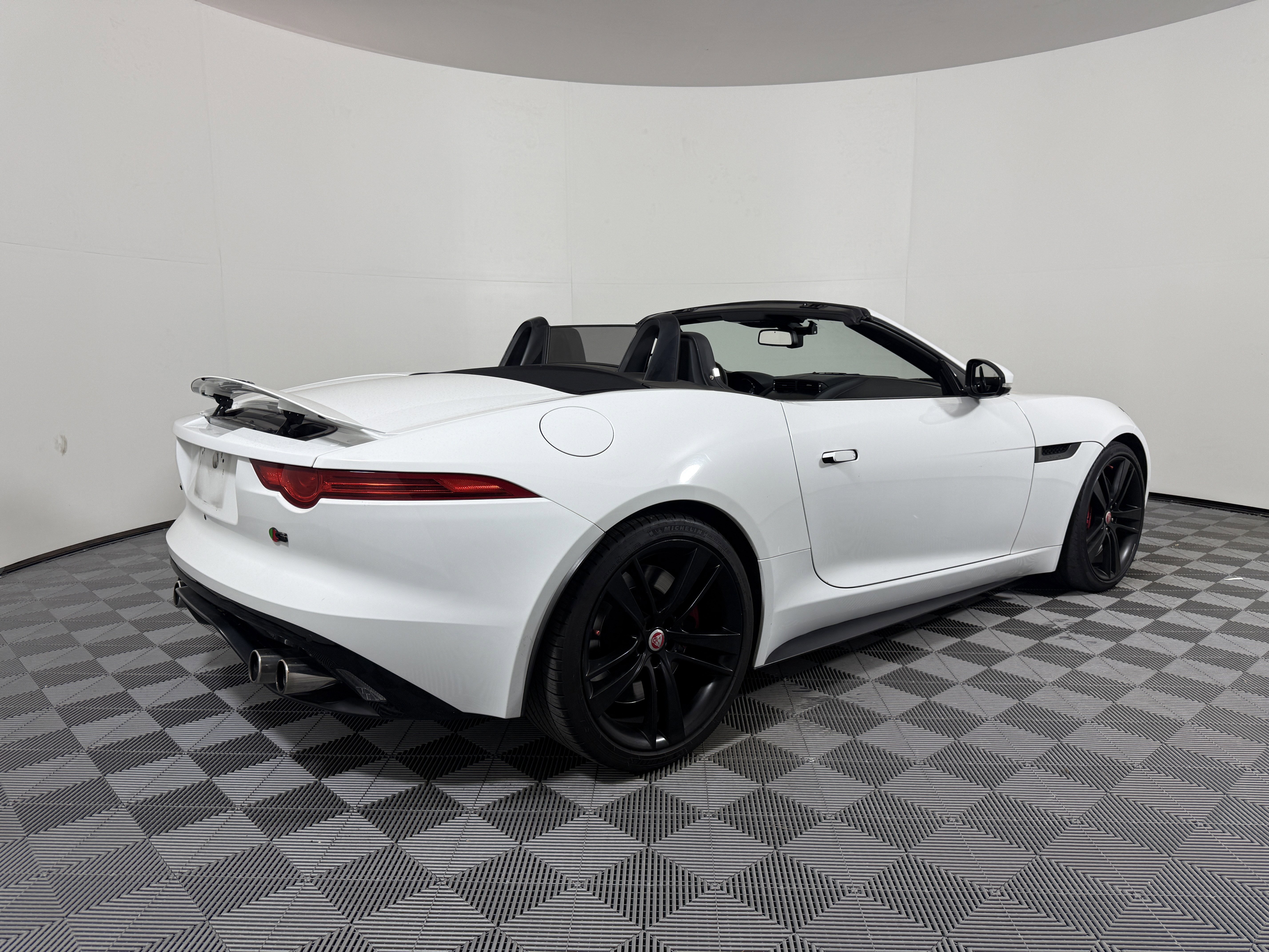 Used 2015 Jaguar F-TYPE S image 8
