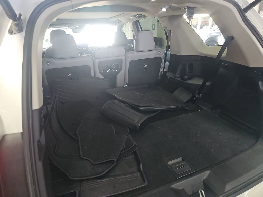 Used 2024 Honda Pilot Elite image 18