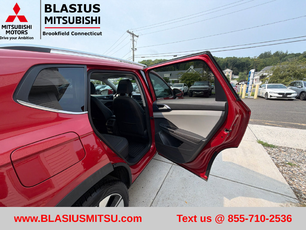 Used 2024 Volkswagen Taos SE w/ Panoramic Sunroof Package AWD/4WD image 41