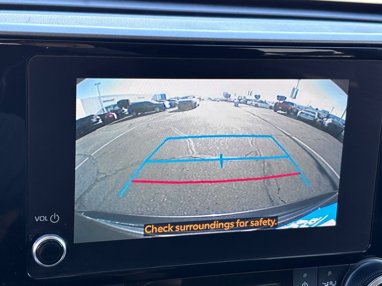 Used 2024 Toyota Highlander LE FWD image 29
