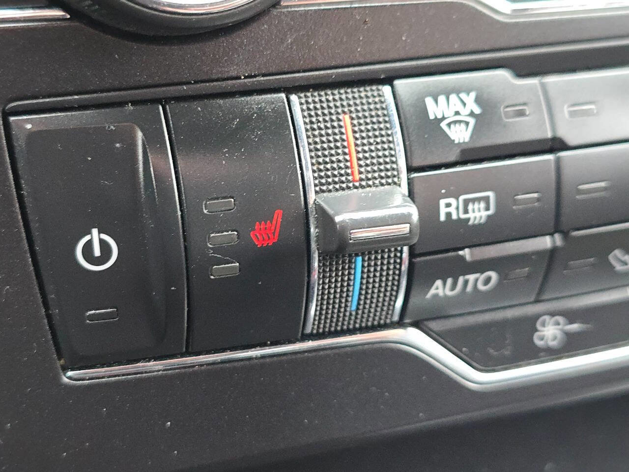 Used 2018 Ford Explorer XLT w/ Equipment Group 202A image 18