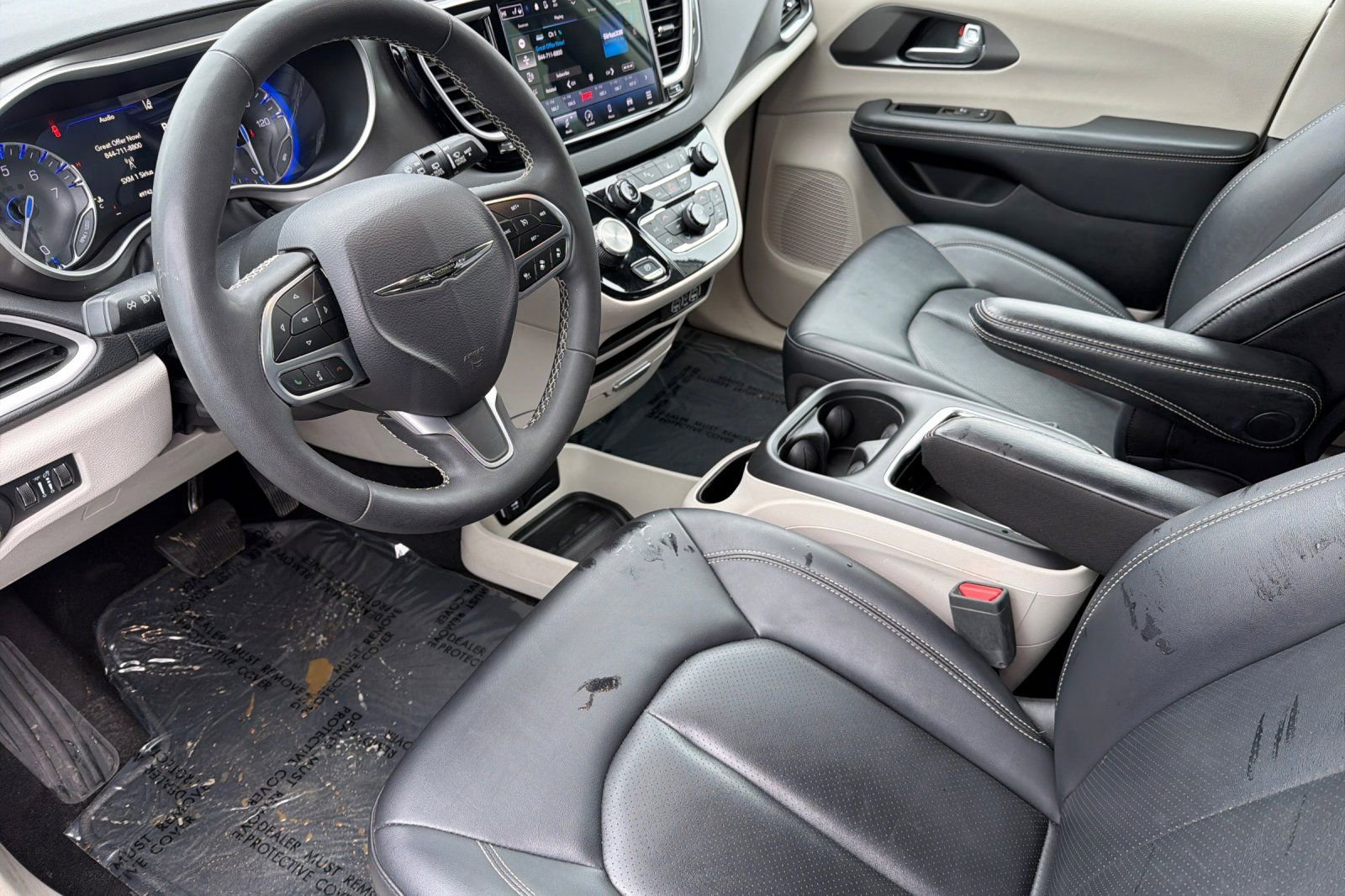 Used 2024 Chrysler Pacifica Touring-L image 7