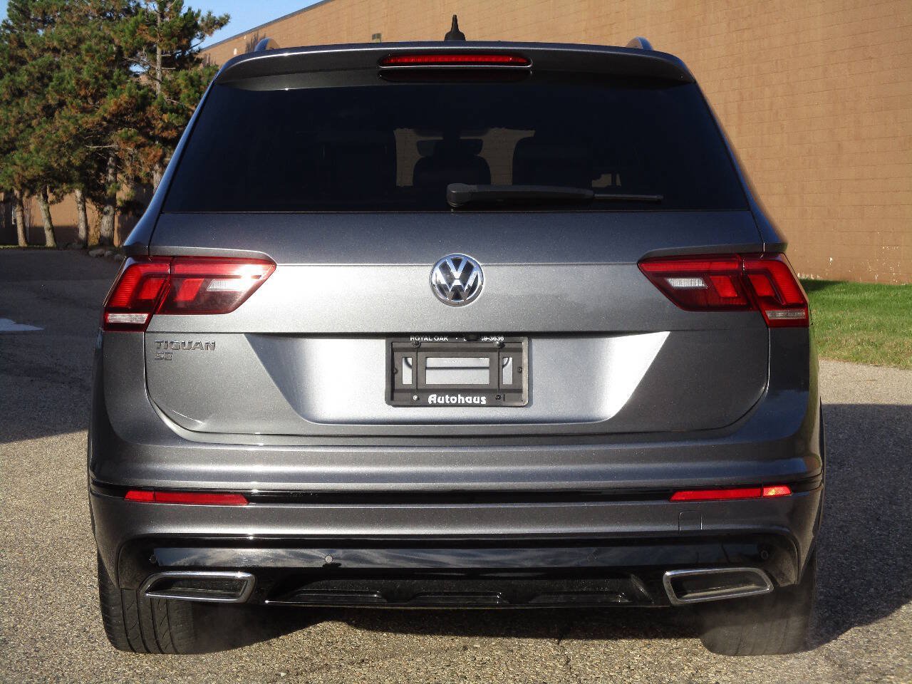 Used 2021 Volkswagen Tiguan SE R-Line FWD image 6