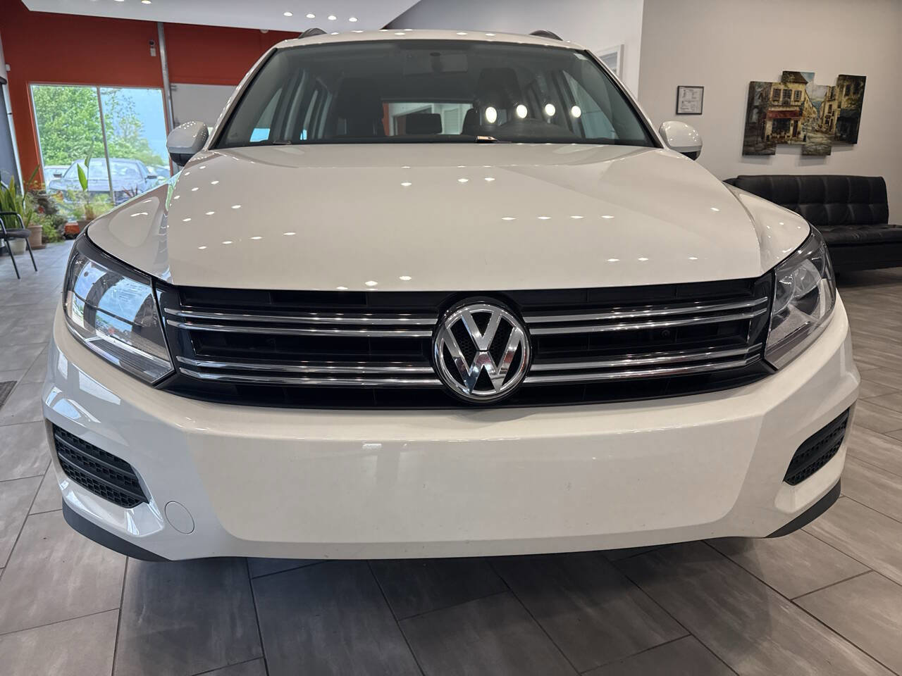 Used 2017 Volkswagen Tiguan Limited w/ Premium Package FWD image 2