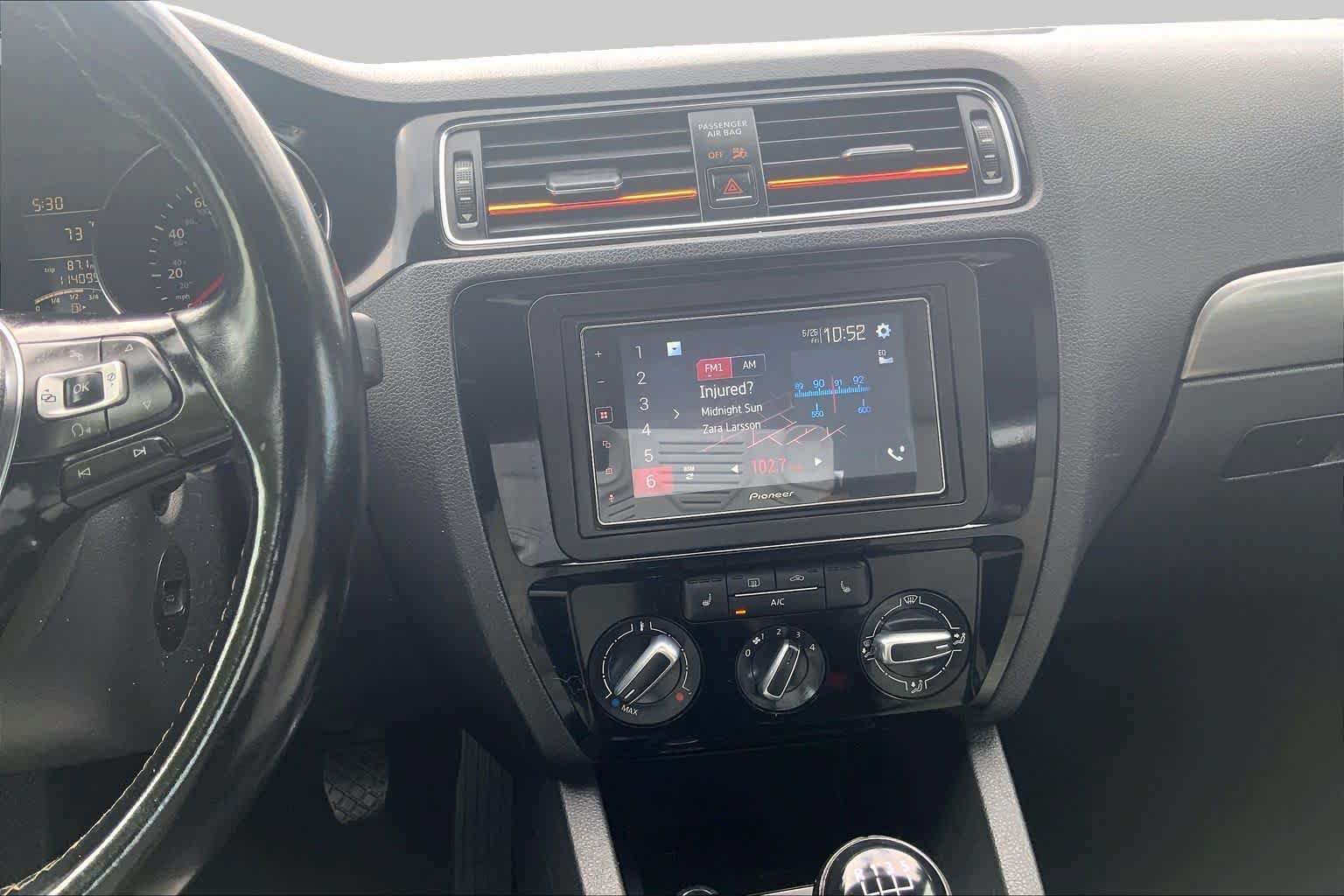 Used 2016 Volkswagen Jetta Sport FWD image 6