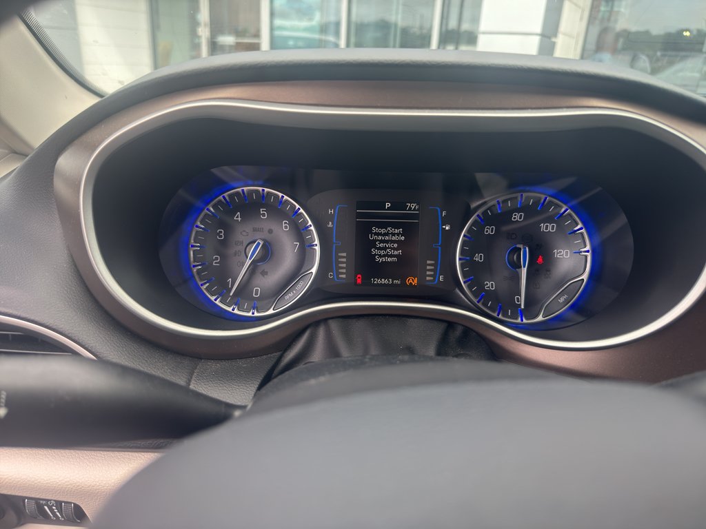 Used 2018 Chrysler Pacifica Touring Plus w/ Tire & Wheel Group FWD image 10