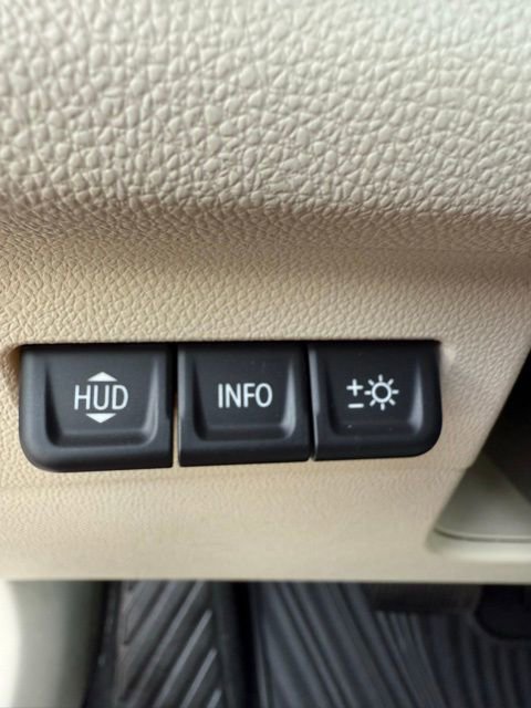 Used 2021 Buick Envision Avenir w/ Technology Package II image 39