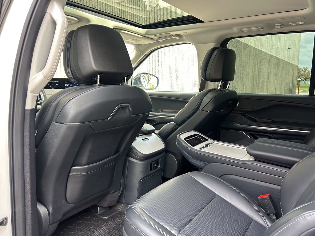 Certified 2025 Lincoln Navigator L Reserve AWD/4WD image 14