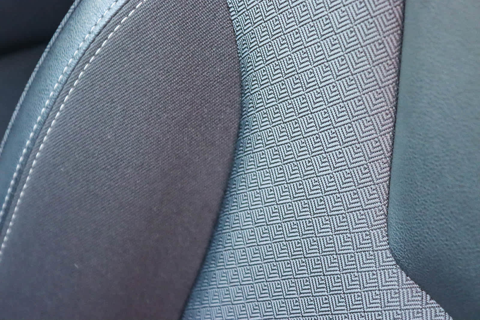 Used 2022 Buick Encore GX Preferred w/ Cold Weather Comfort Package image 24