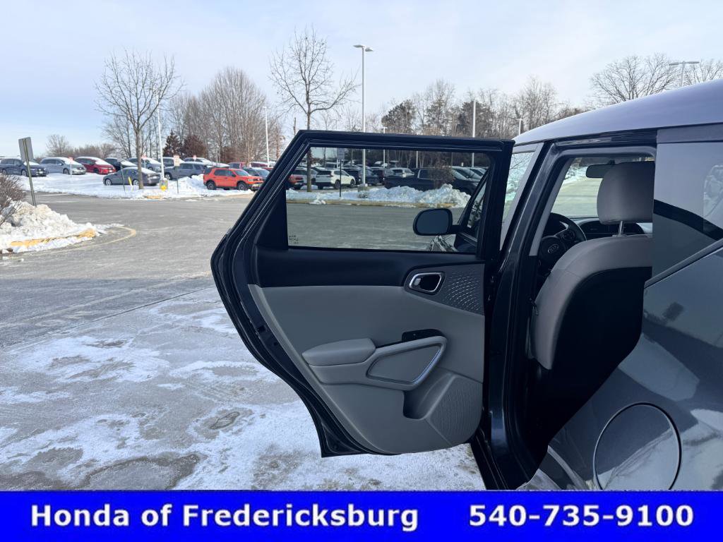 Used 2021 Kia Soul LX image 16