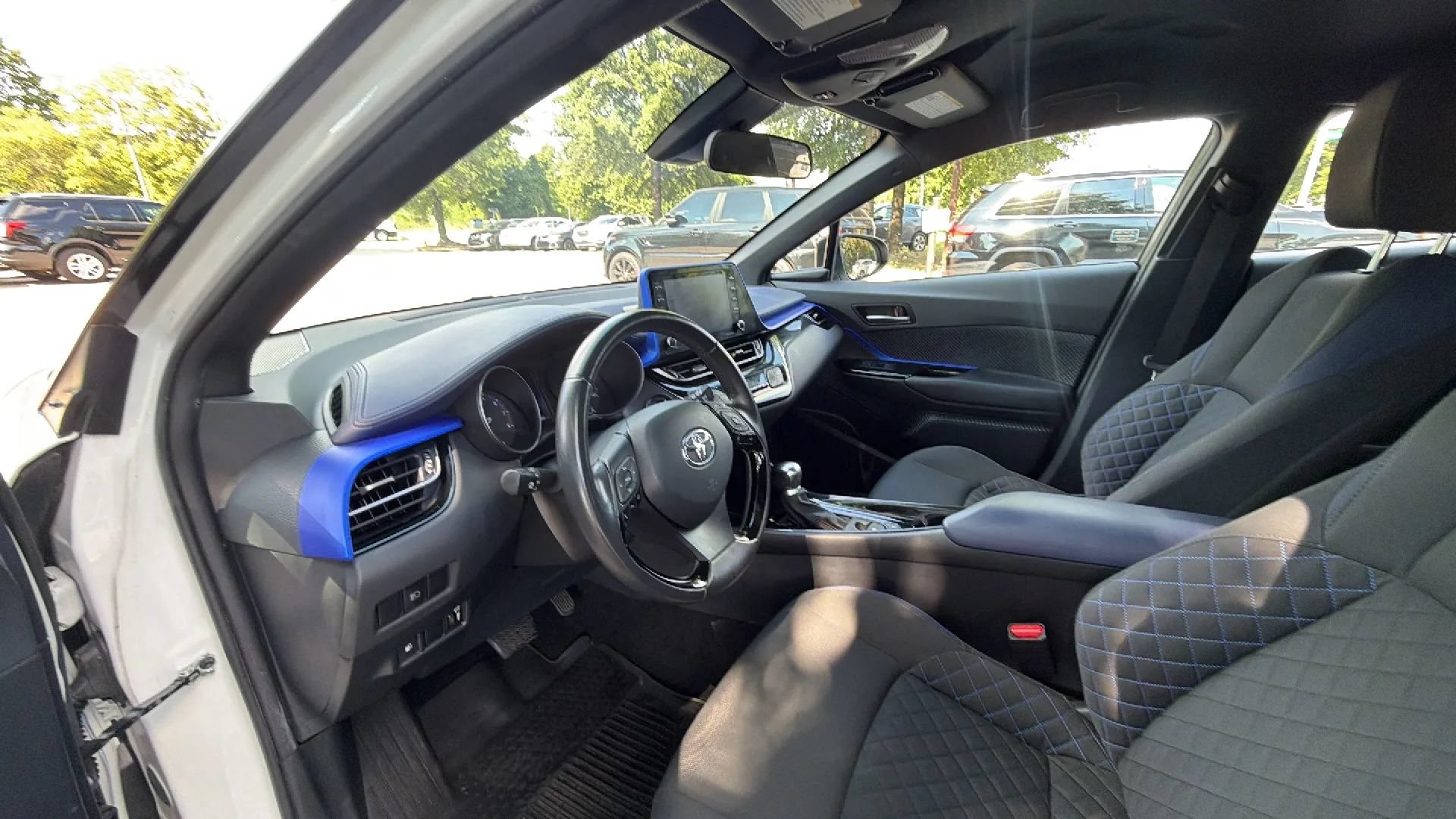 Used 2020 Toyota C-HR XLE FWD image 17
