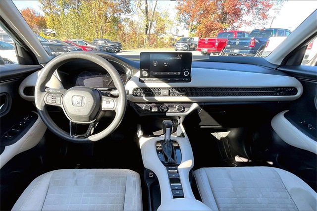 Used 2023 Honda HR-V LX image 18