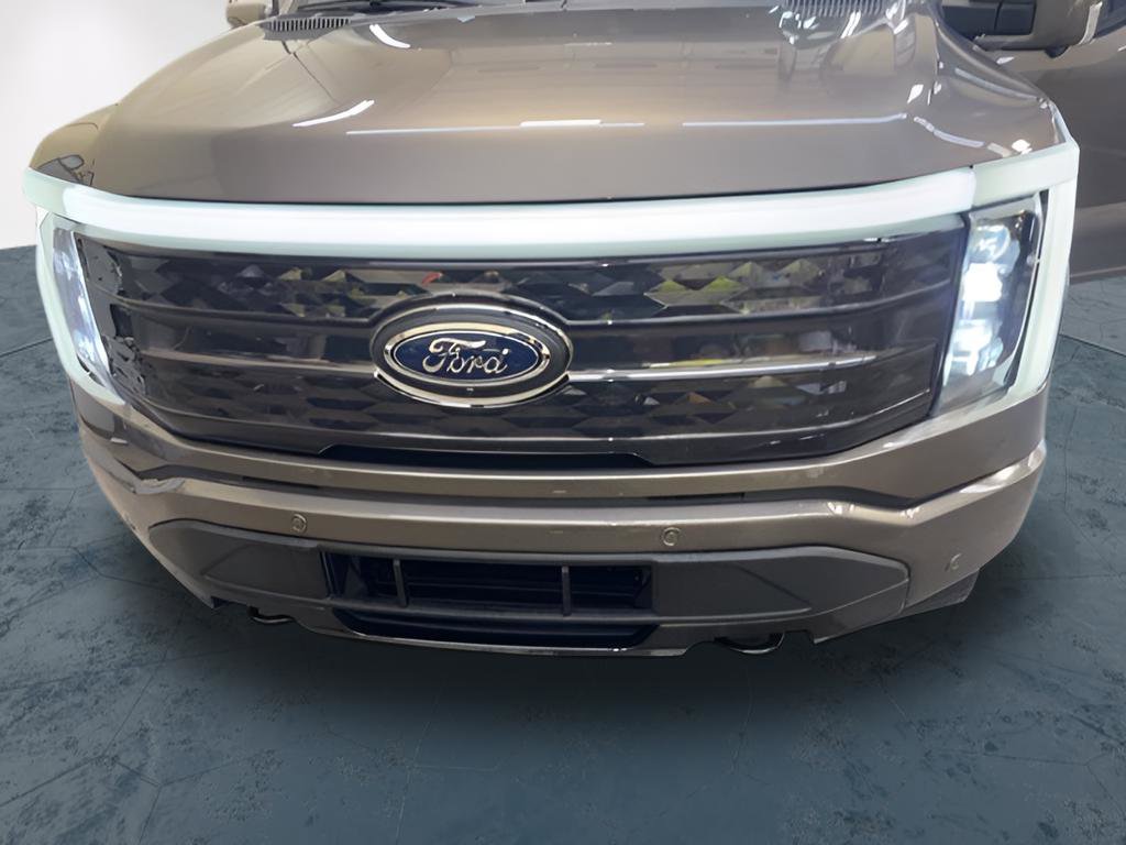 Used 2023 Ford F150 Lightning Platinum image 13