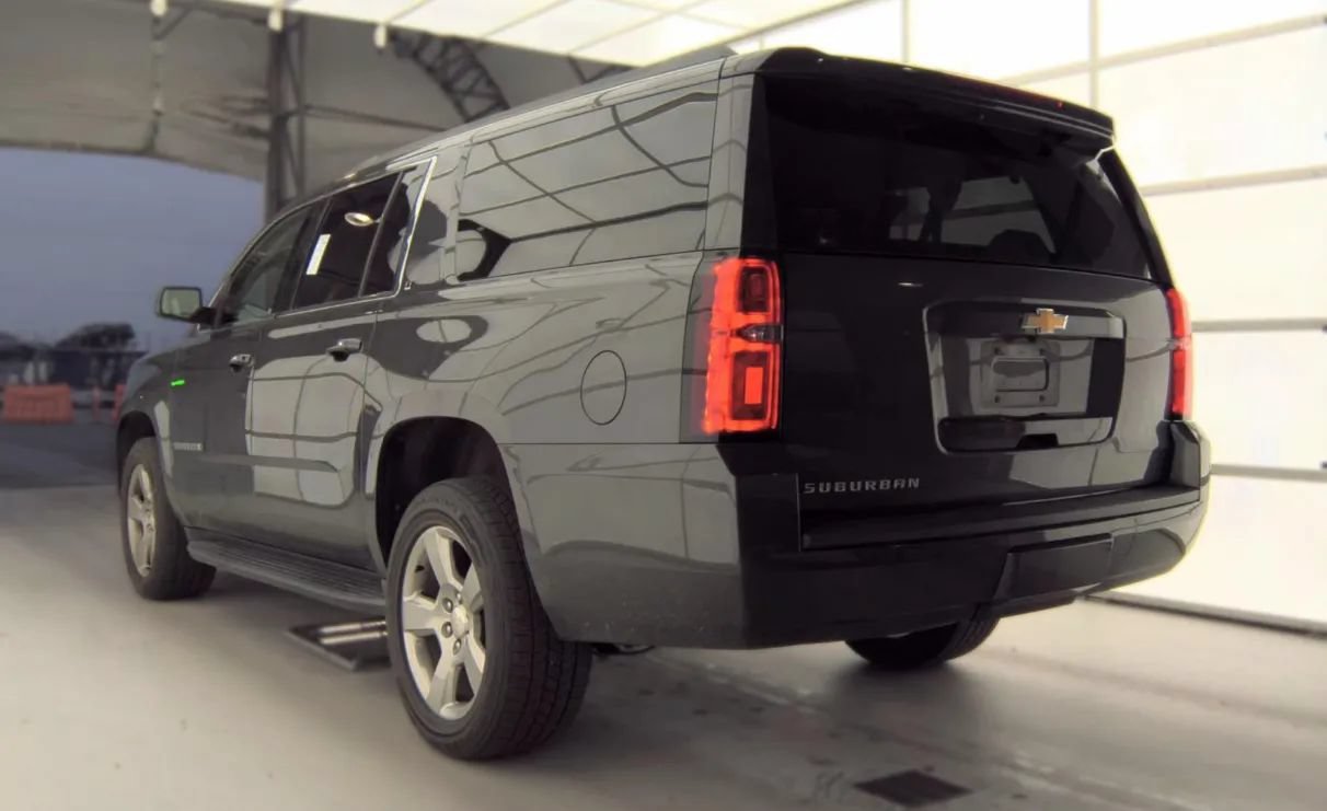 Used 2018 Chevrolet Suburban LT AWD/4WD image 4
