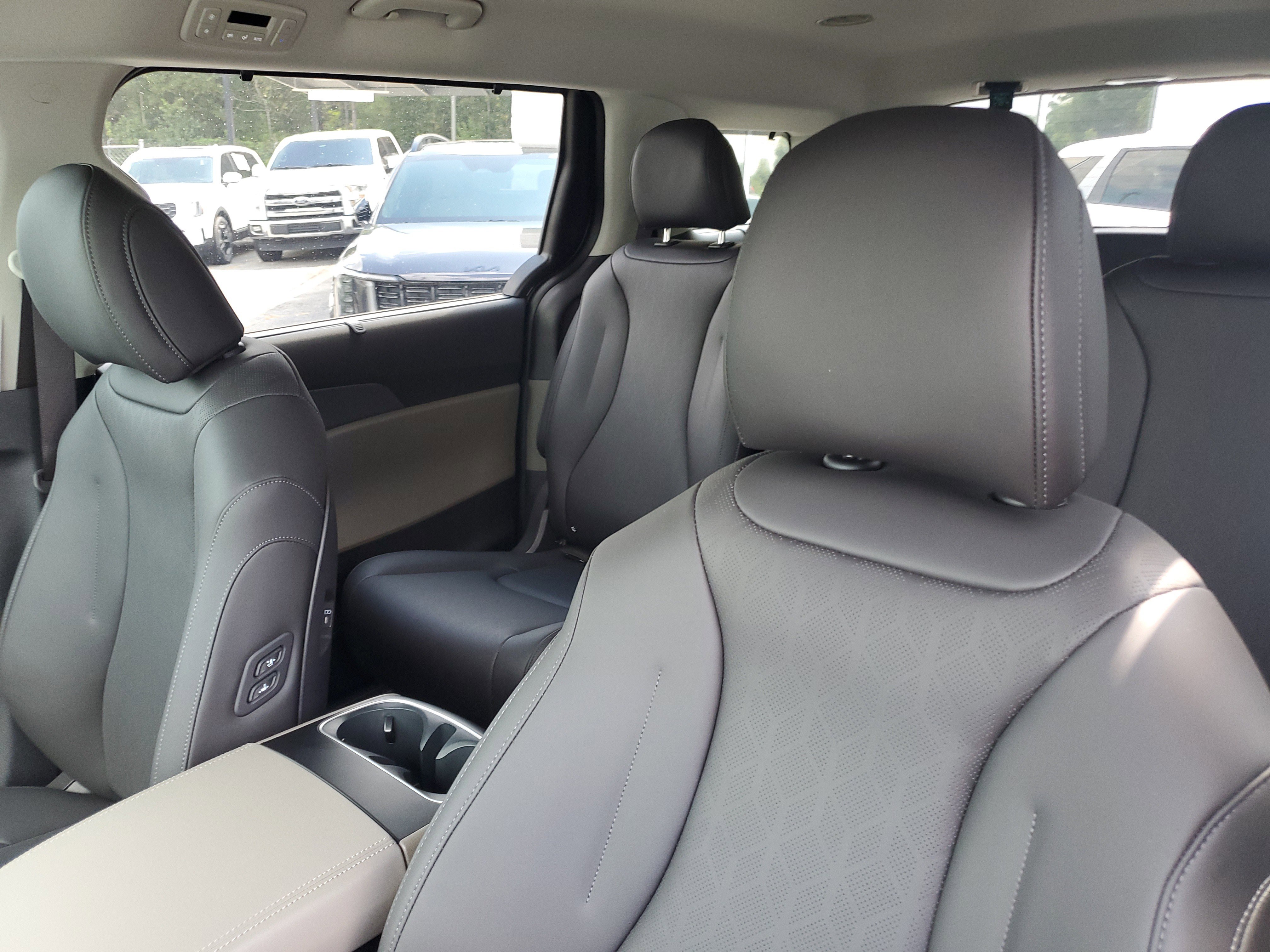 New 2026 Kia Carnival EX image 18