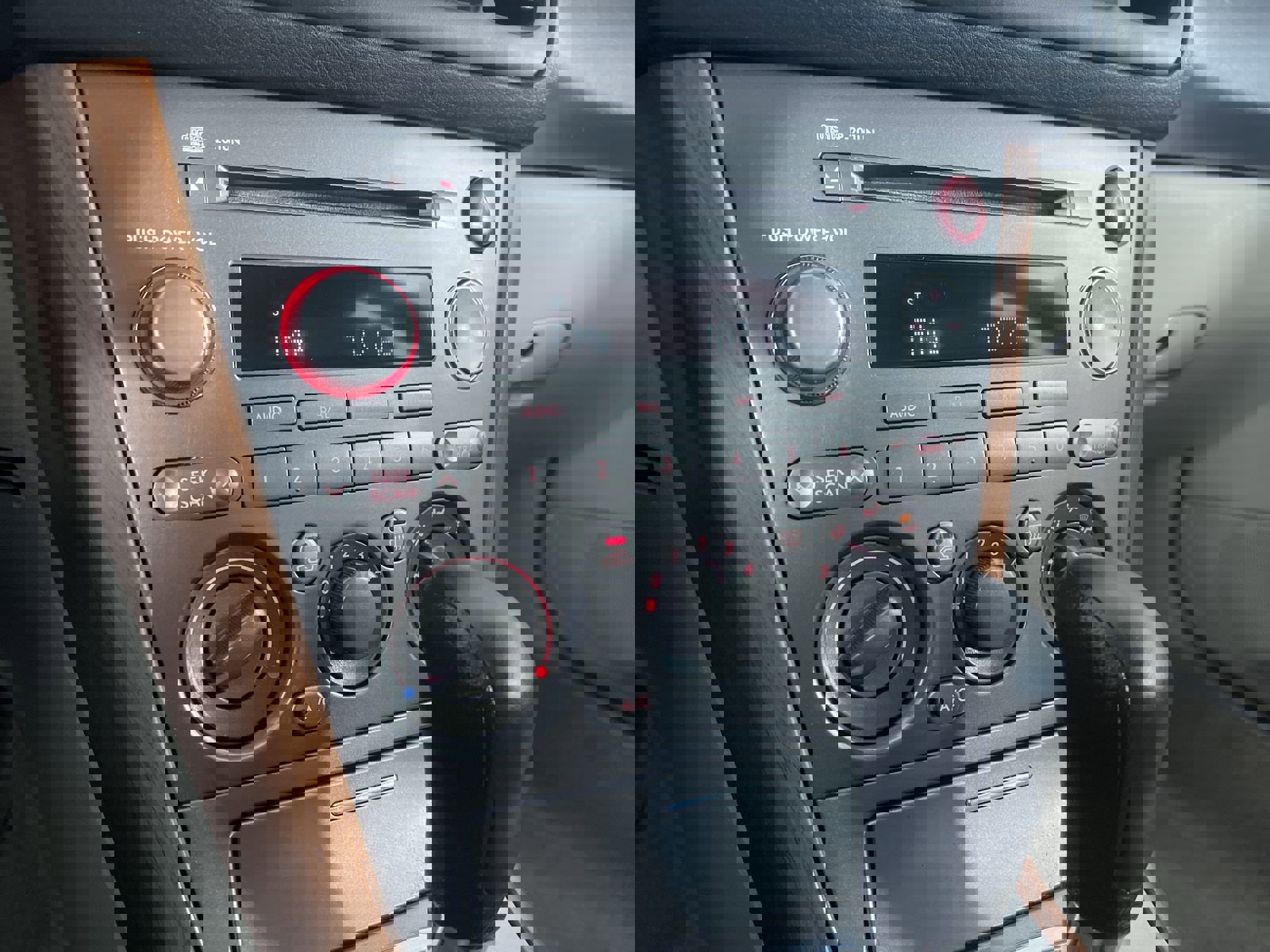 Used 2005 Subaru Outback 2.5i image 17