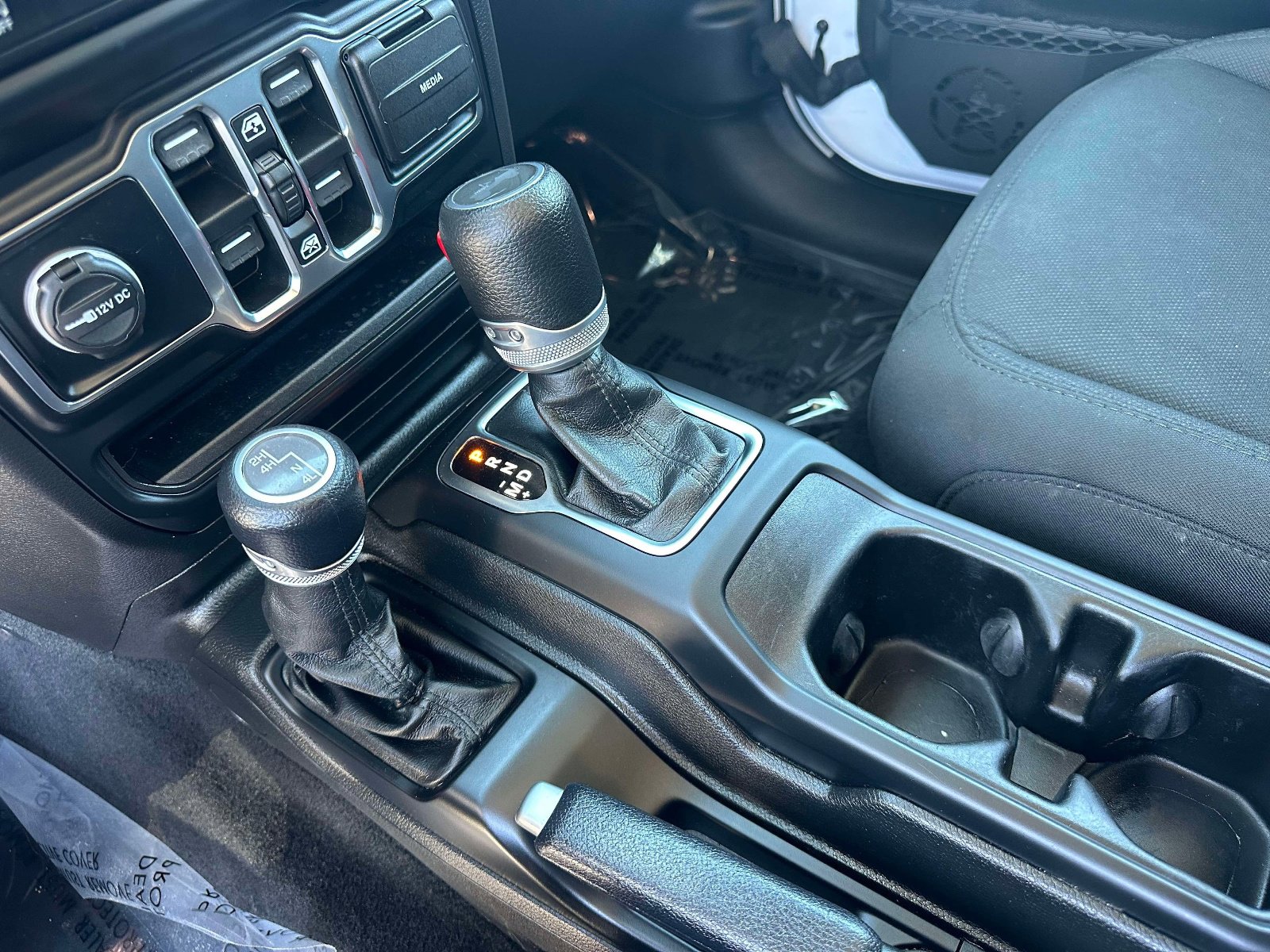 Used 2022 Jeep Wrangler Unlimited Sport AWD/4WD image 12
