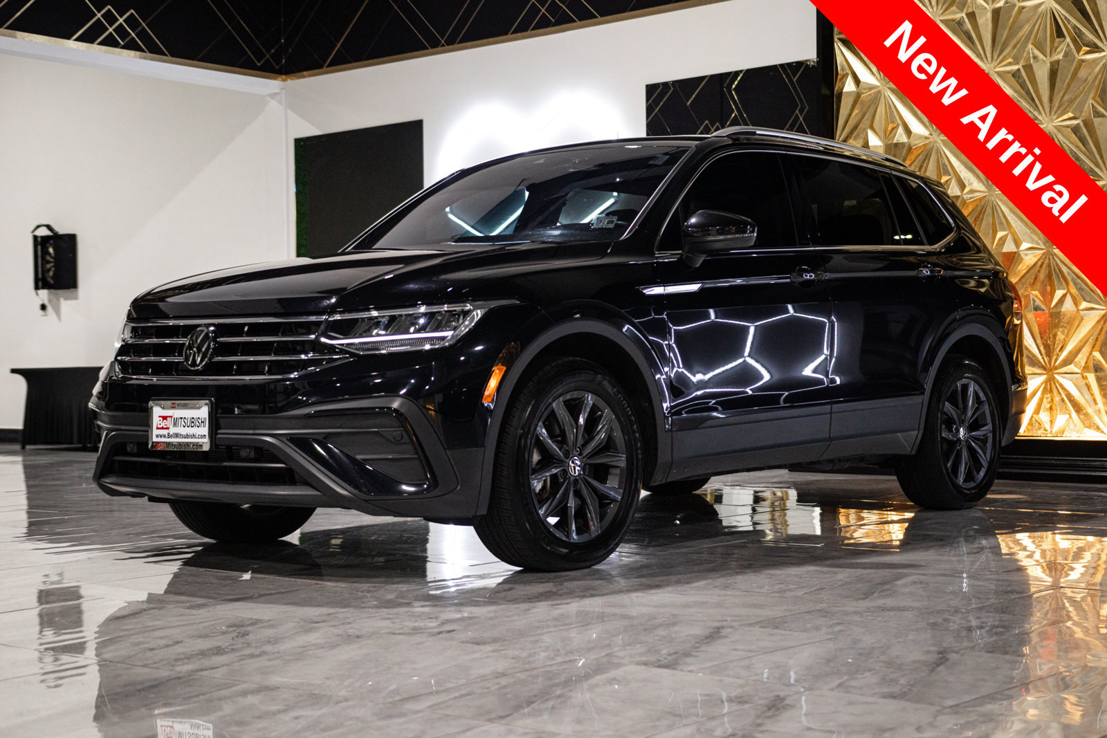 Used 2024 Volkswagen Tiguan SE AWD/4WD image 4