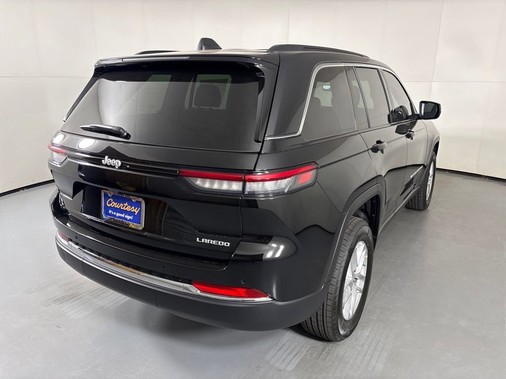 New 2026 Jeep Grand Cherokee Laredo RWD image 8