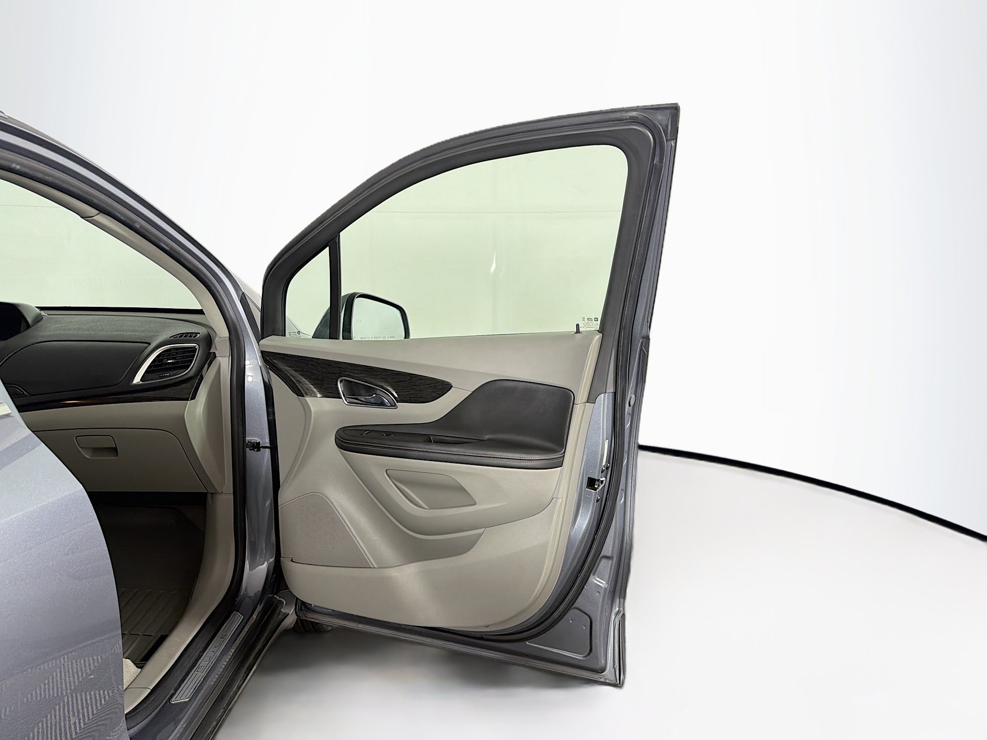 Used 2015 Buick Encore FWD image 29