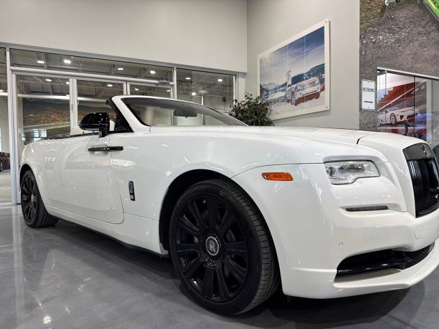 Used 2017 Rolls-Royce Dawn image 19