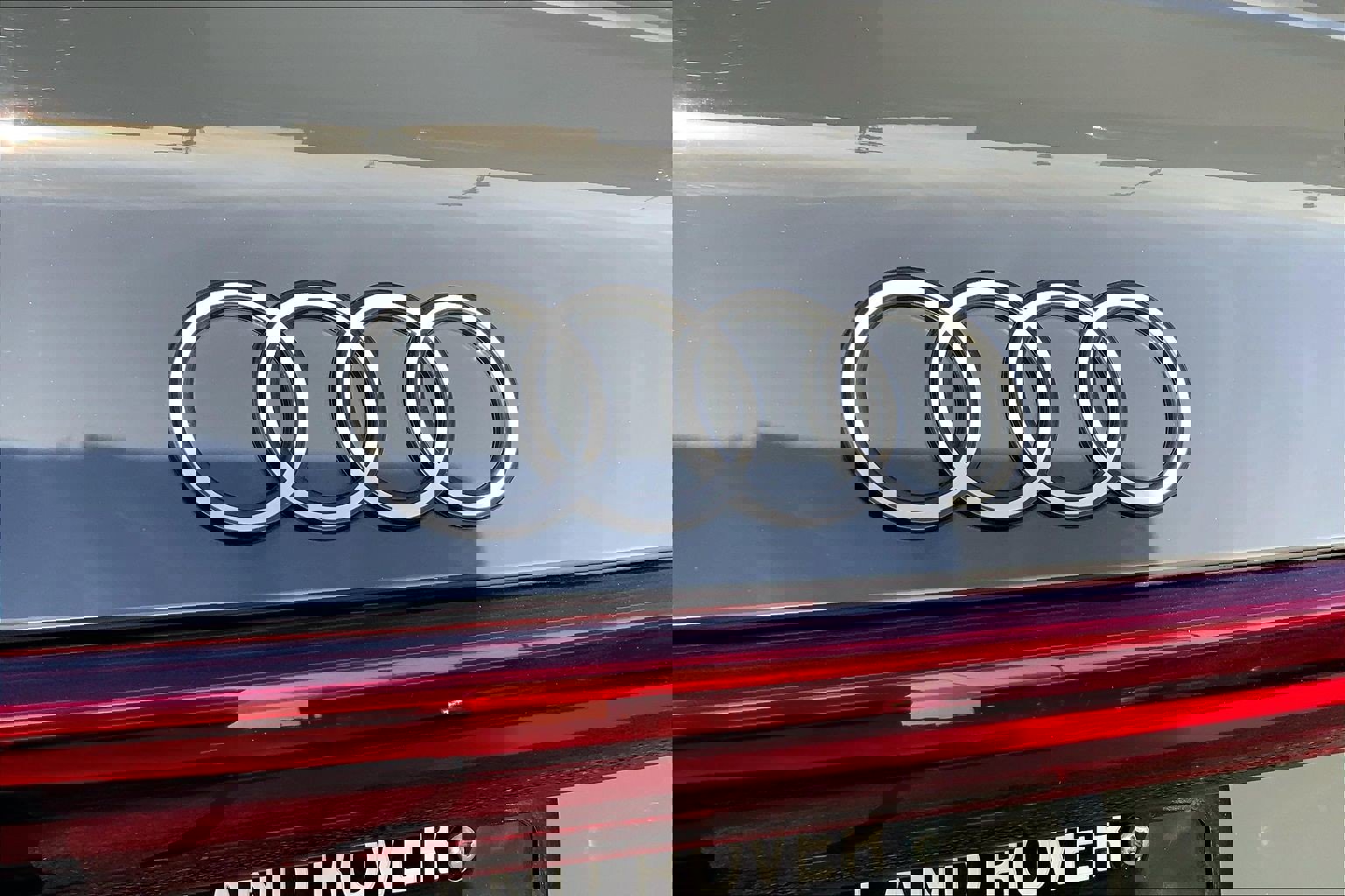 Used 2024 Audi Q8 e-tron Prestige image 32