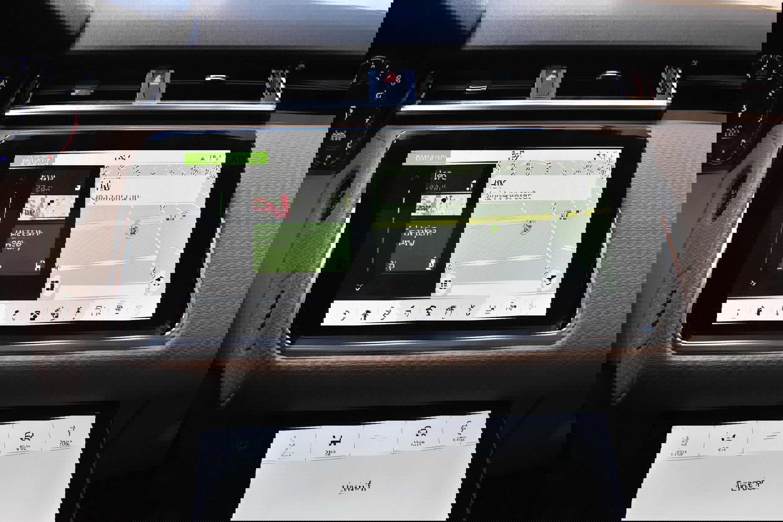 Used 2019 Land Rover Range Rover Velar R-Dynamic SE AWD/4WD image 35