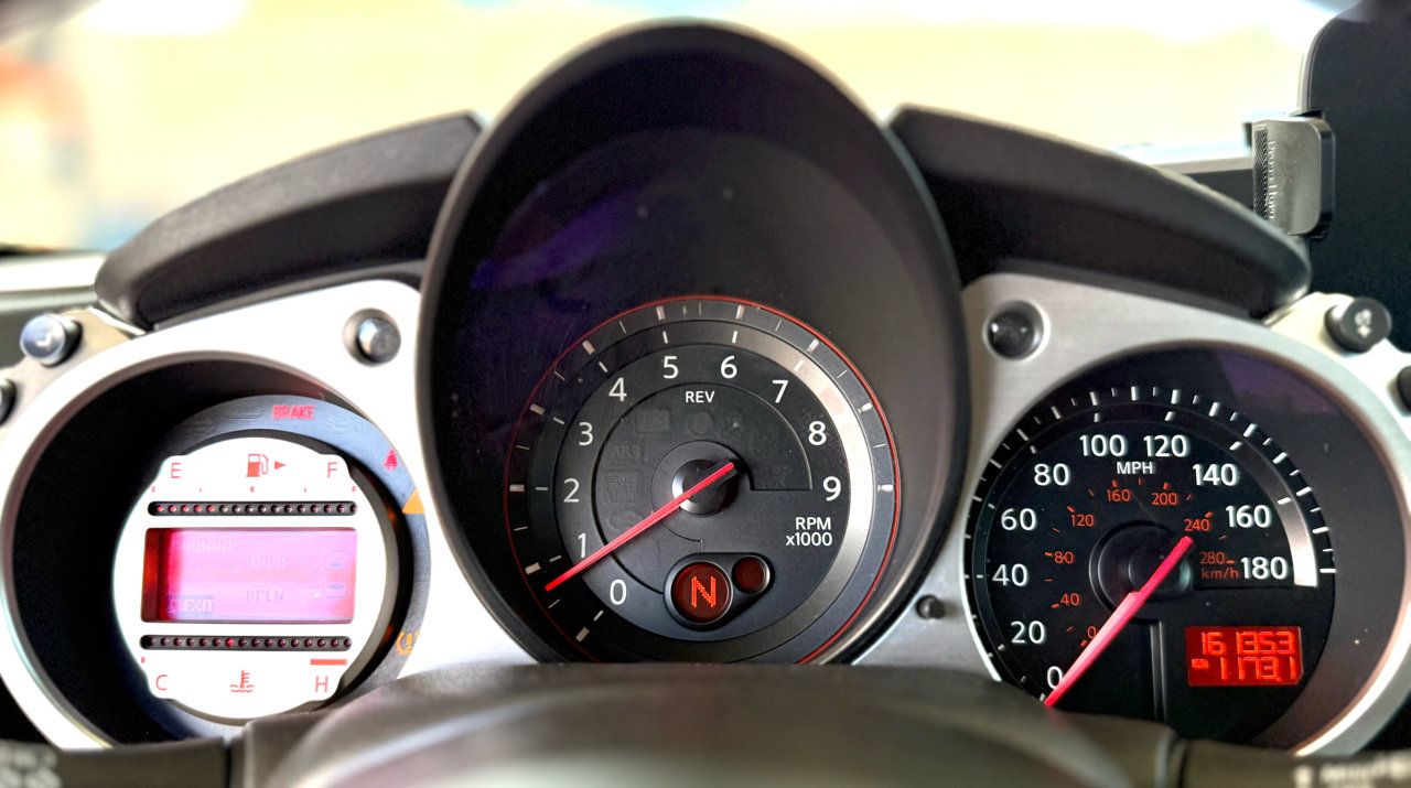 Used 2011 Nissan 370Z Touring w/ Sport Pkg image 19