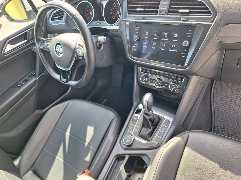Used 2018 Volkswagen Tiguan SE AWD/4WD image 24