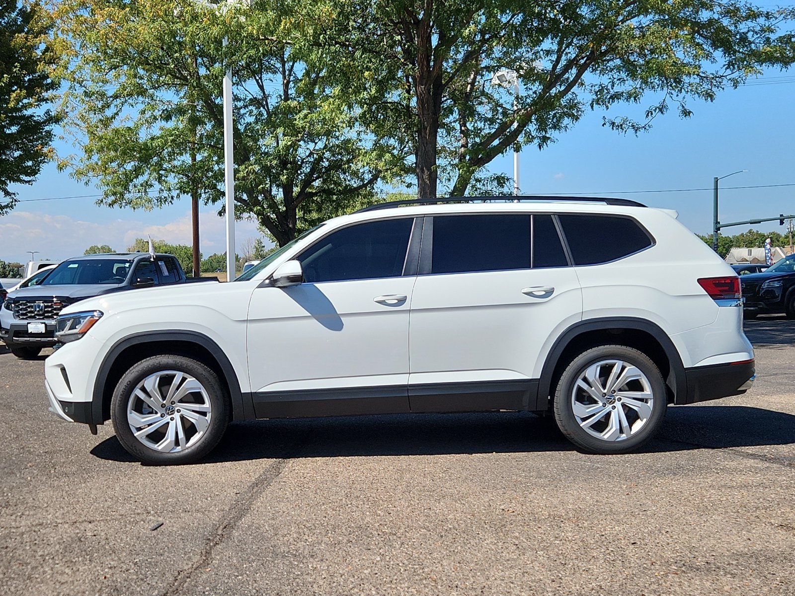 Used 2021 Volkswagen Atlas SE AWD/4WD image 2