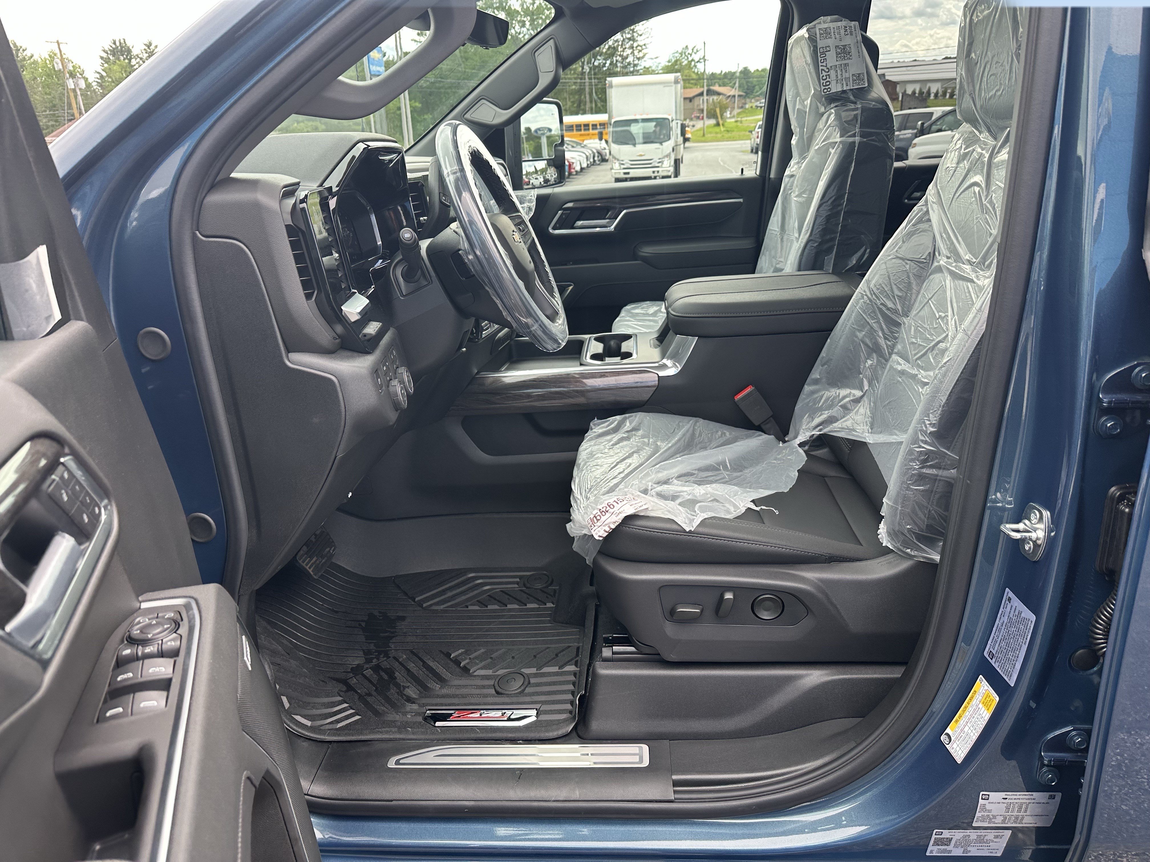 New 2026 Chevrolet Silverado 2500 LTZ w/ LTZ Premium Package AWD/4WD image 13