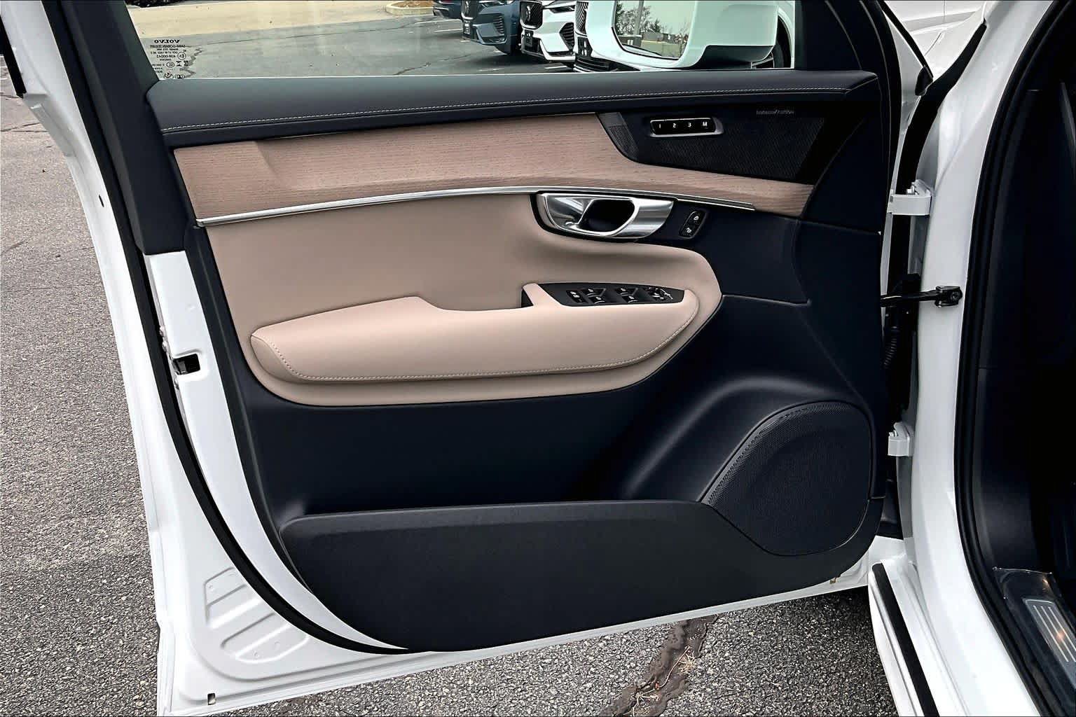 New 2026 Volvo XC90 B6 Plus w/ Protection Package Premier AWD/4WD image 10