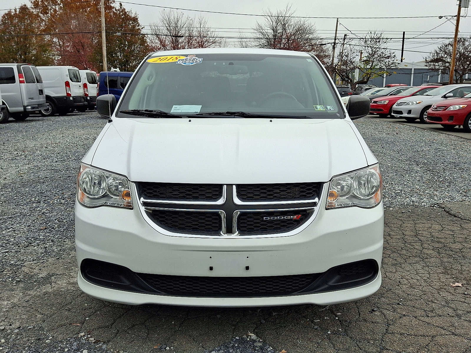 Used 2018 Dodge Grand Caravan SE w/ UConnect Hands-Free Group image 2
