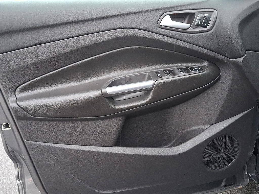 Used 2013 Ford Escape Titanium w/ Class II Trailer Tow Pkg image 12