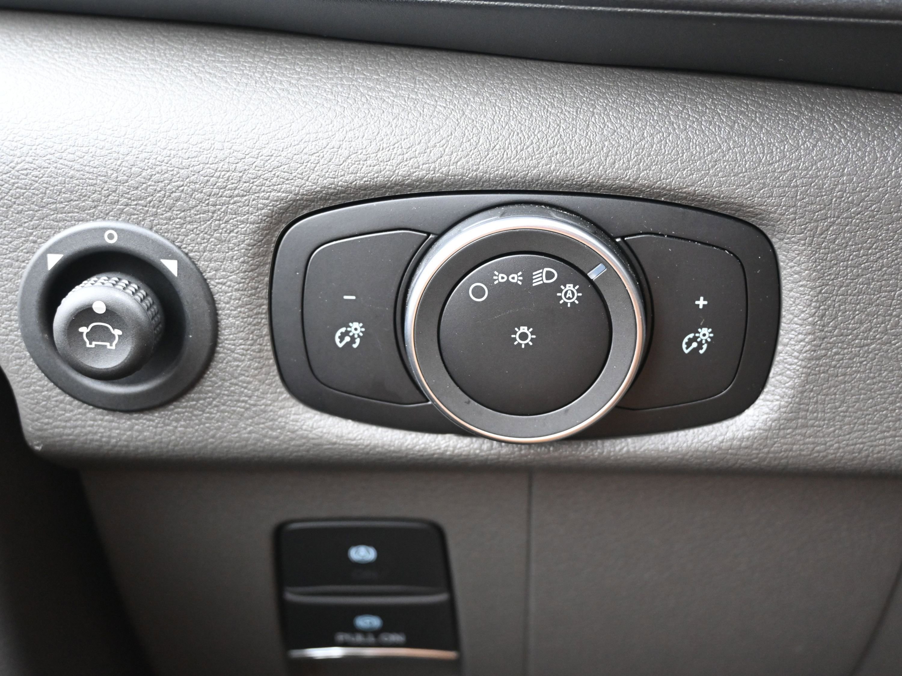 Used 2025 Ford Transit 250 148 Medium Roof Extended AWD image 11