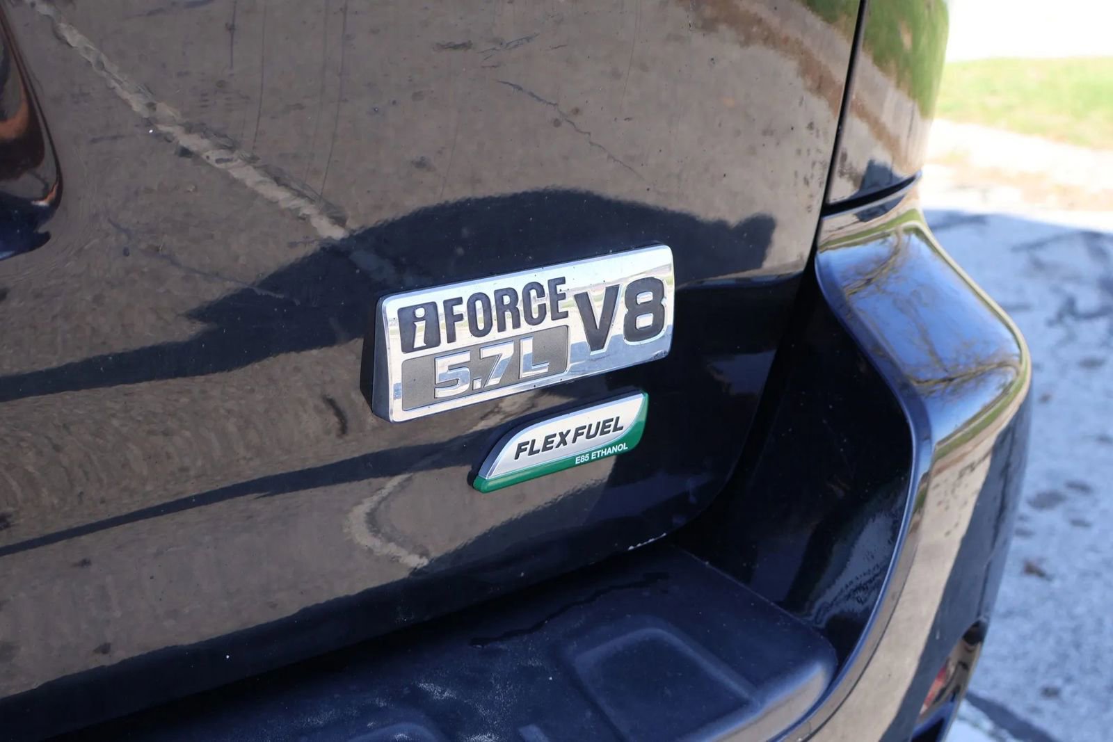 Used 2015 Toyota Sequoia SR5 w/ Premium Package AWD/4WD image 9