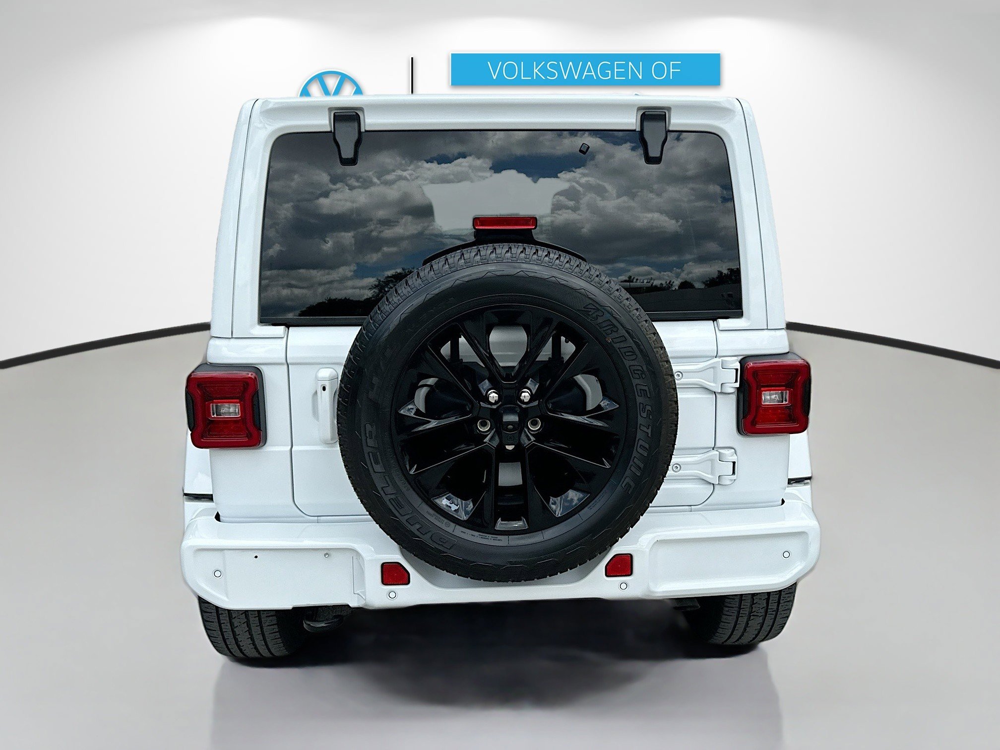 Used 2023 Jeep Wrangler Unlimited Sahara image 5