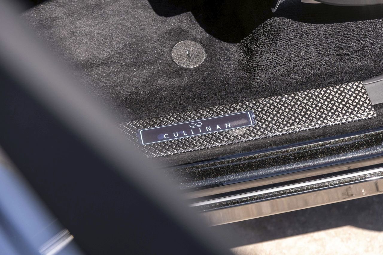 New 2026 Rolls-Royce Cullinan Black Badge image 28