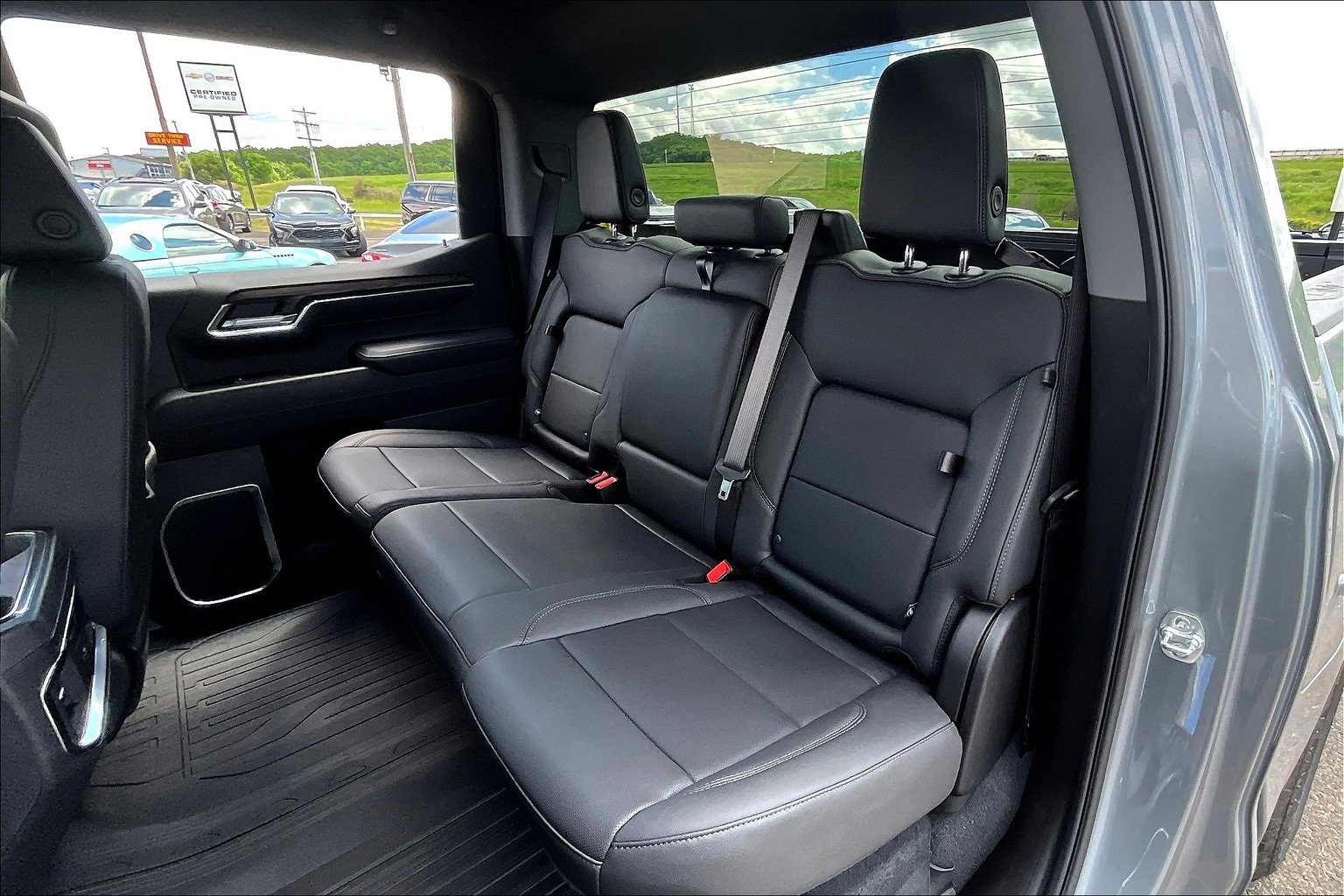 New 2025 GMC Sierra 1500 SLT w/ SLT Premium Package image 10