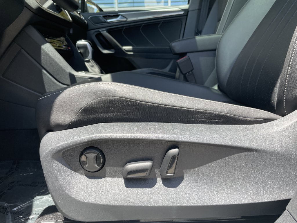 Used 2023 Volkswagen Tiguan SE R-Line image 52