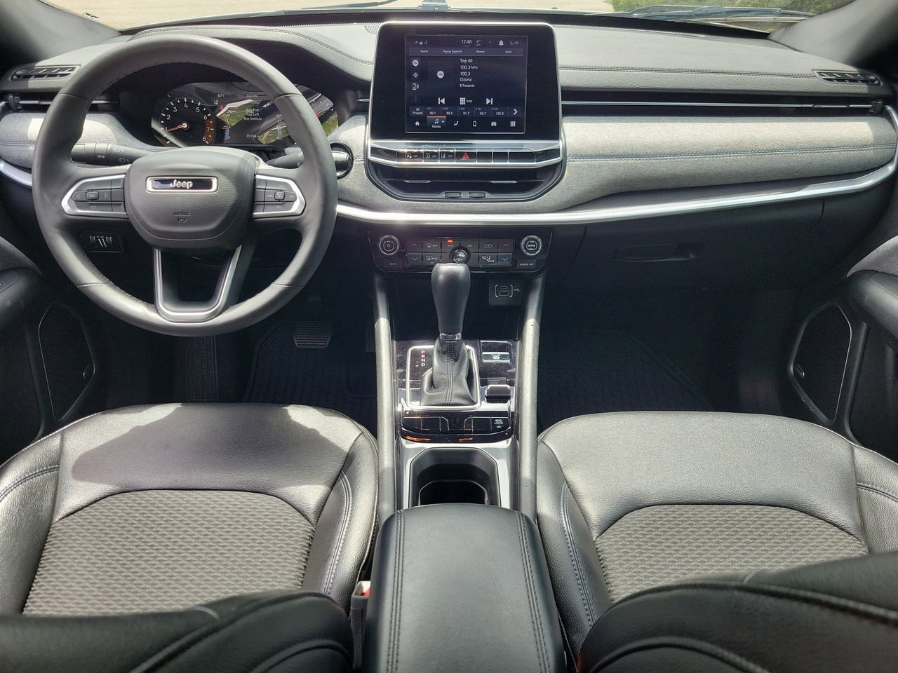 Used 2025 Jeep Compass Latitude w/ Sun & Sound Group AWD/4WD image 13