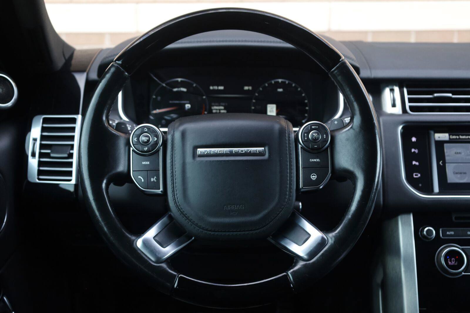 Used 2016 Land Rover Range Rover Supercharged AWD/4WD image 35