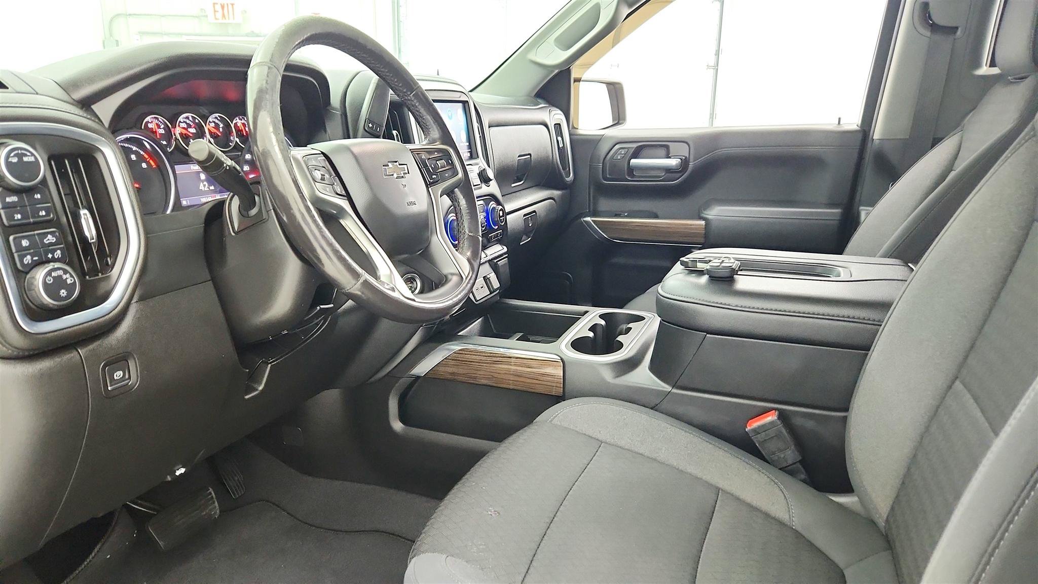Used 2021 Chevrolet Silverado 1500 LT Trail Boss w/ Bed Protection Package AWD/4WD image 9