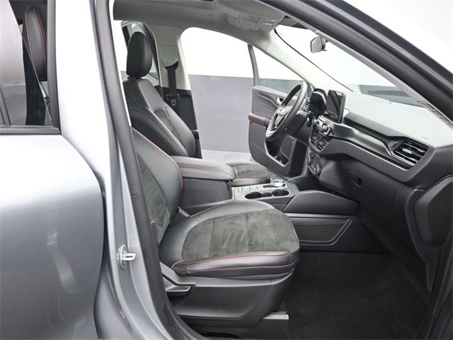 Certified 2022 Ford Escape SEL w/ SEL Stealth AWD Package image 32