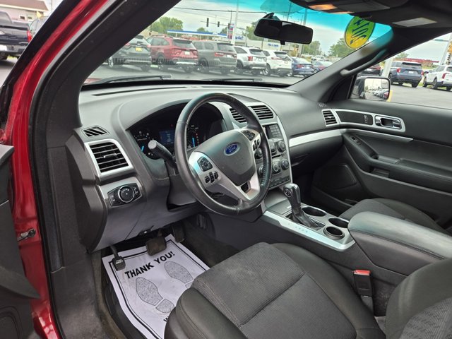 Used 2014 Ford Explorer XLT FWD image 2