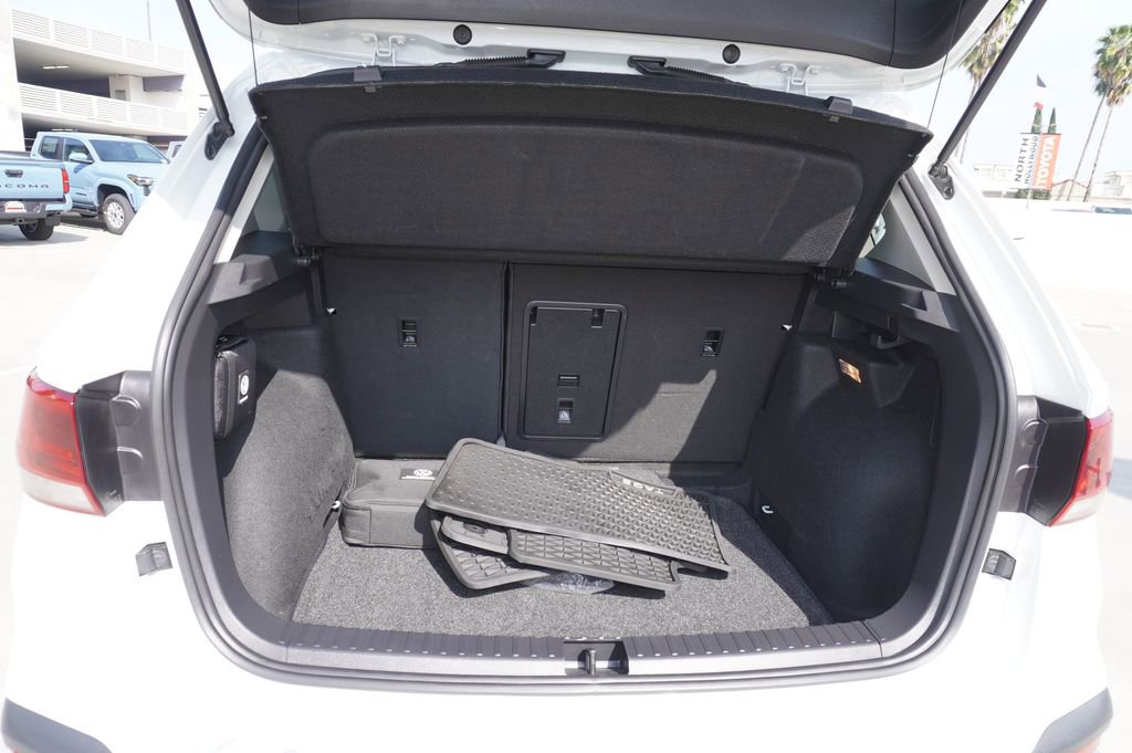 Used 2023 Volkswagen Taos SE image 11