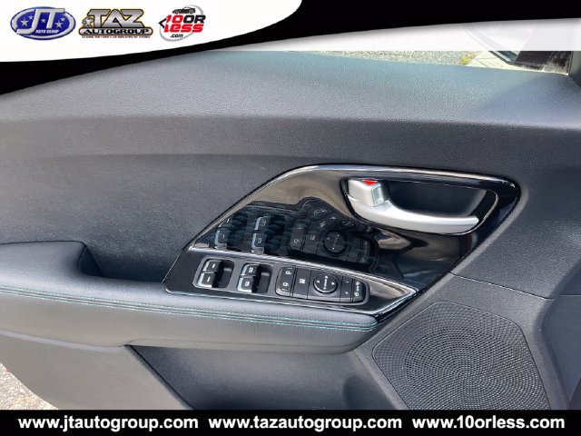 Used 2021 Kia Niro EX Premium FWD image 17