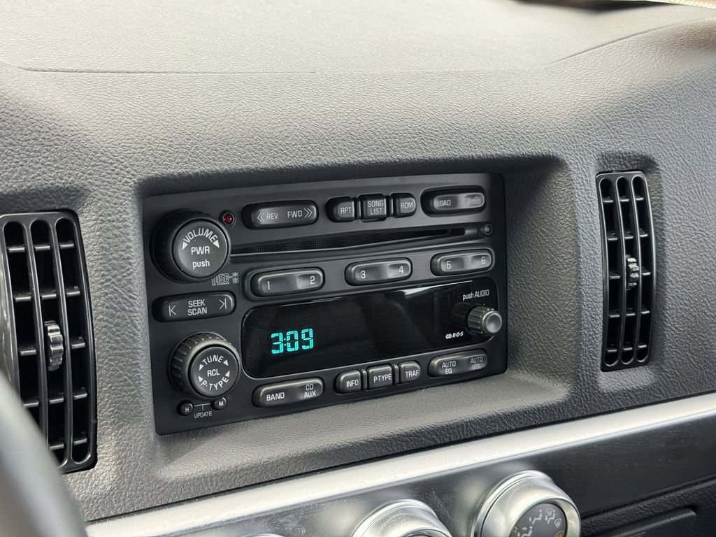 Used 2004 Chevrolet SSR Base w/ Preferred Equipment Group image 25