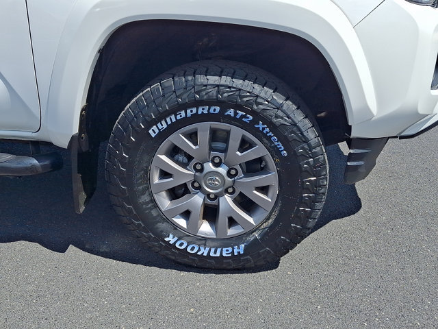 Used 2017 Toyota Tacoma SR5 AWD/4WD image 8