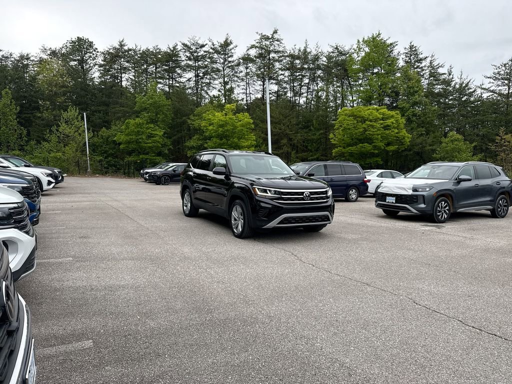Used 2023 Volkswagen Atlas SE AWD/4WD image 2
